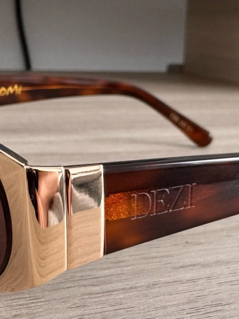 Dezi - NAOMI Sunglasses